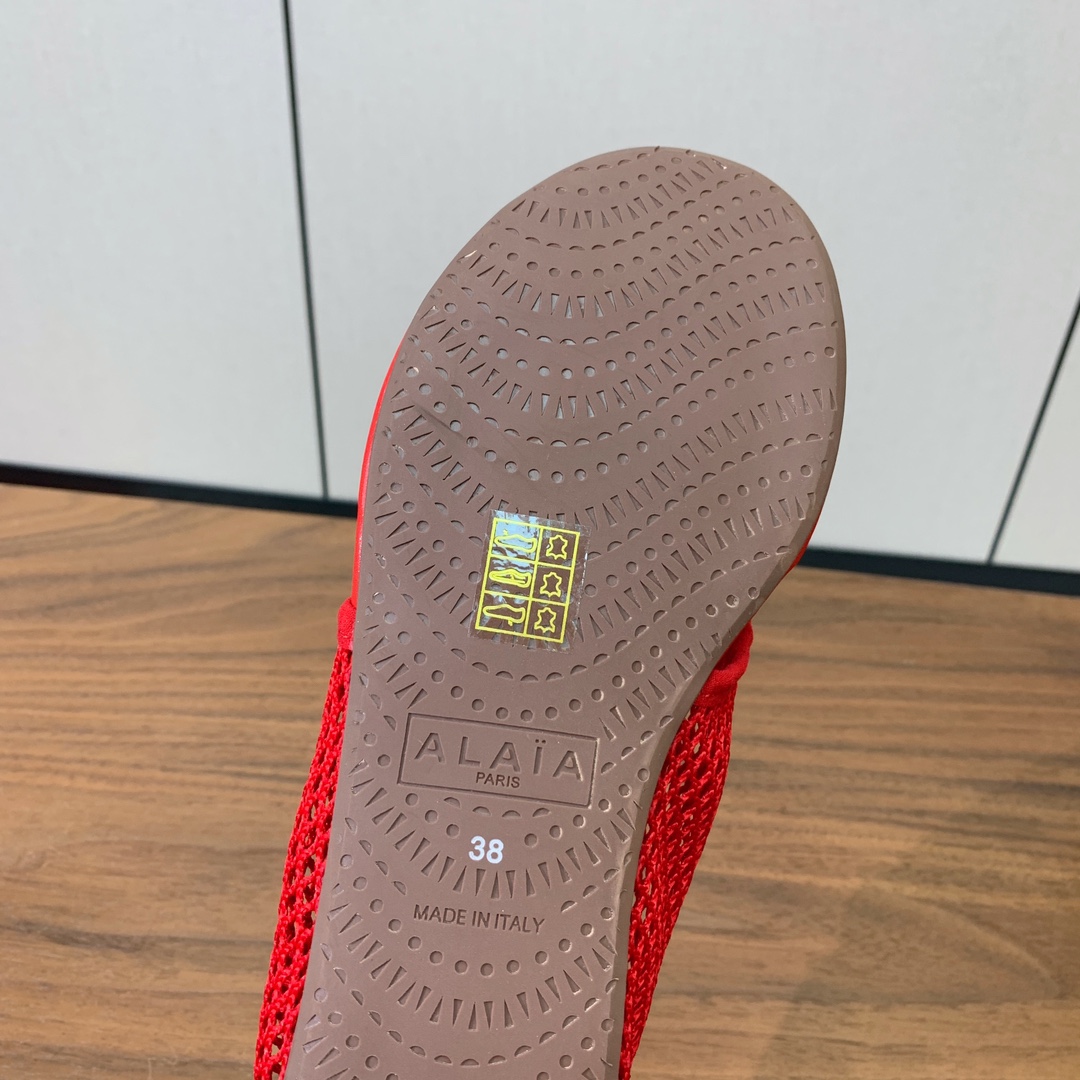 【Alaia】网面芭蕾舞平底鞋。顶级版。超级火，上脚超舒服超美。网面，羊皮垫脚，橡胶底，原版小皮箱。
码