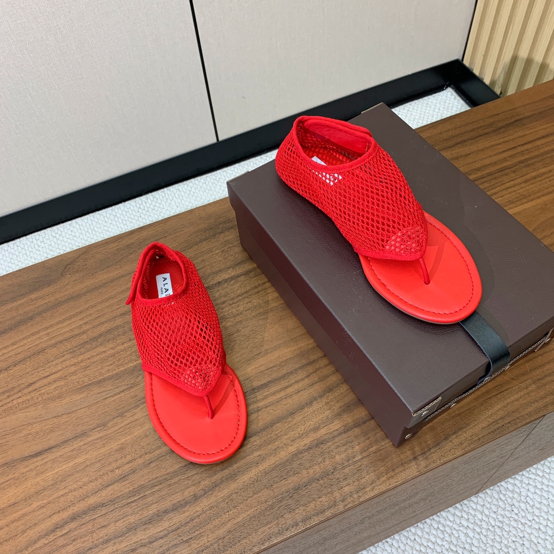 【Alaia】网面芭蕾舞平底鞋。顶级版。超级火，上脚超舒服超美。网面，羊皮垫脚，橡胶底，原版小皮箱。
码