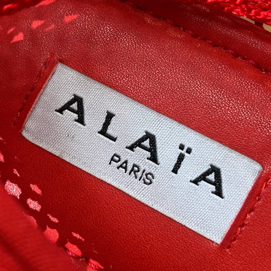 【Alaia】网面芭蕾舞平底鞋。顶级版。超级火，上脚超舒服超美。网面，羊皮垫脚，橡胶底，原版小皮箱。
码