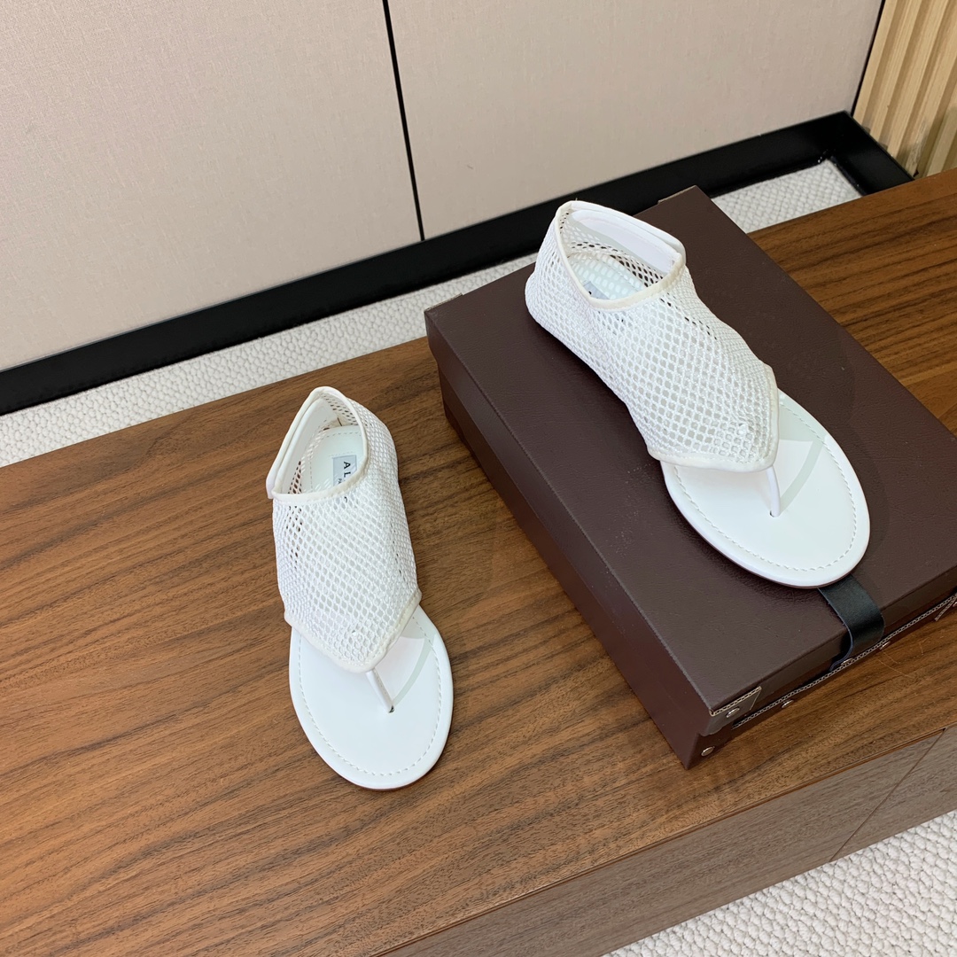 【Alaia】网面芭蕾舞平底鞋。顶级版。超级火，上脚超舒服超美。网面，羊皮垫脚，橡胶底，原版小皮箱。
码