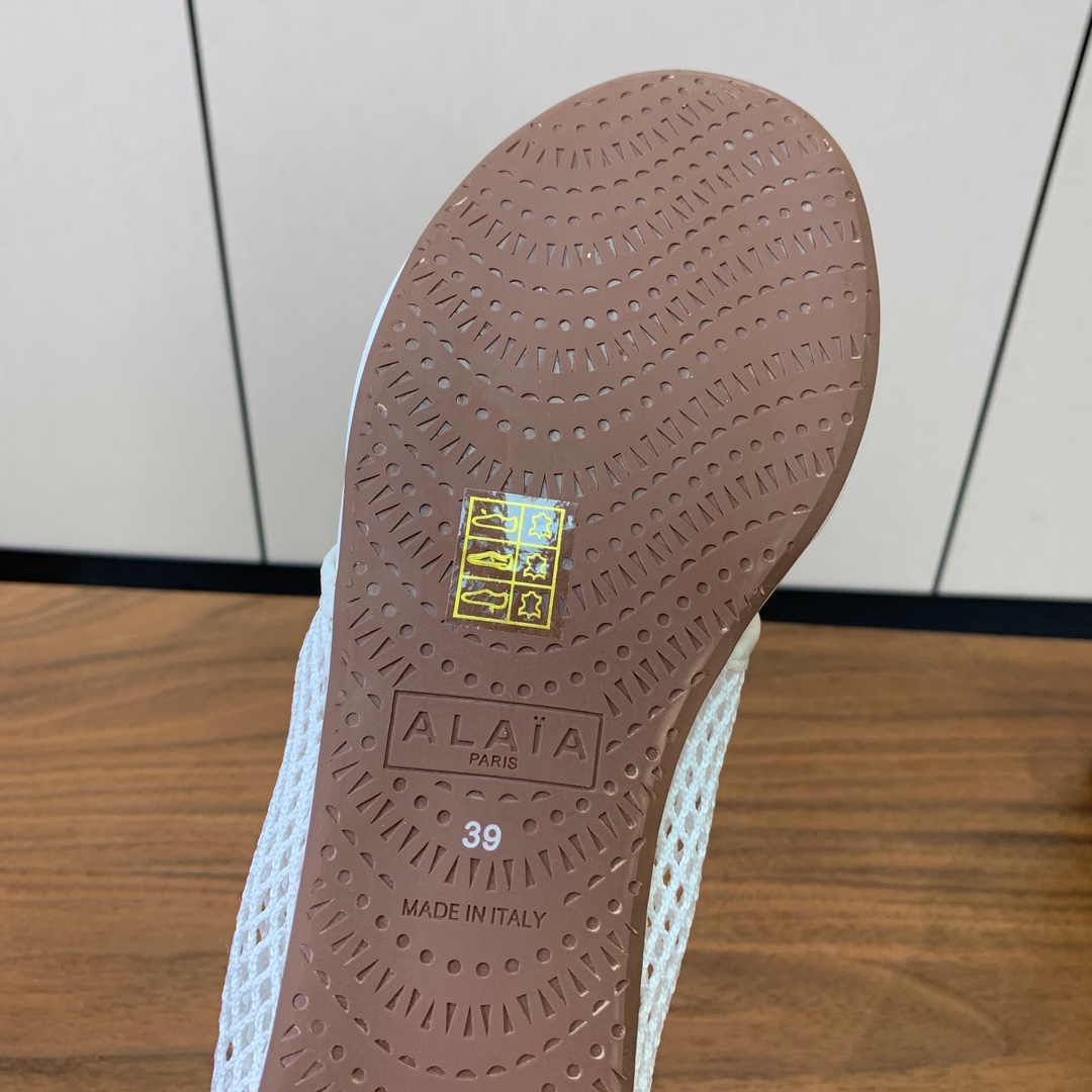 【Alaia】网面芭蕾舞平底鞋。顶级版。超级火，上脚超舒服超美。网面，羊皮垫脚，橡胶底，原版小皮箱。
码