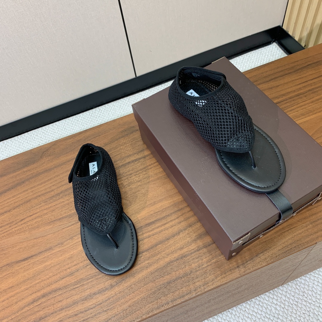 【Alaia】网面芭蕾舞平底鞋。顶级版。超级火，上脚超舒服超美。网面，羊皮垫脚，橡胶底，原版小皮箱。
码