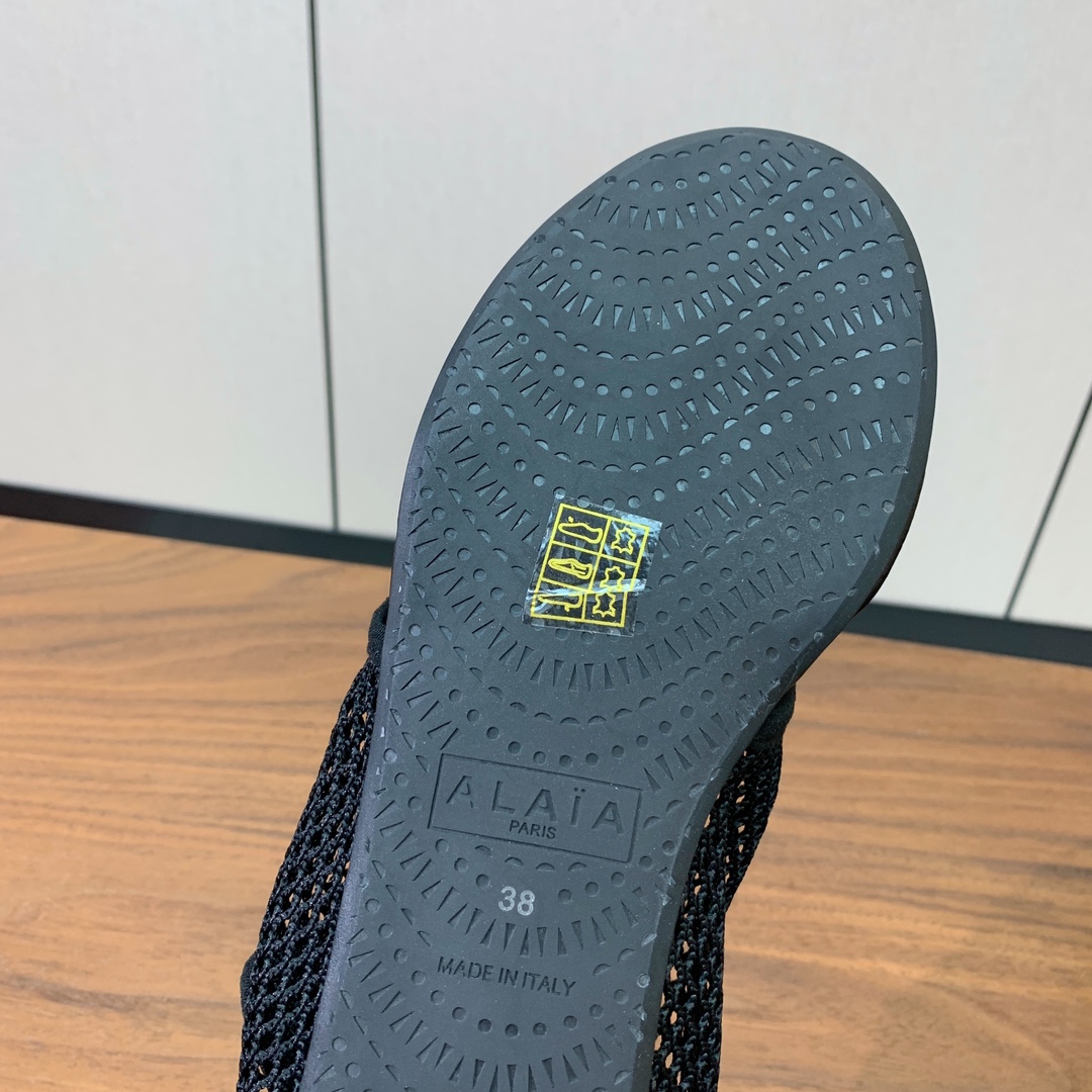 【Alaia】网面芭蕾舞平底鞋。顶级版。超级火，上脚超舒服超美。网面，羊皮垫脚，橡胶底，原版小皮箱。
码