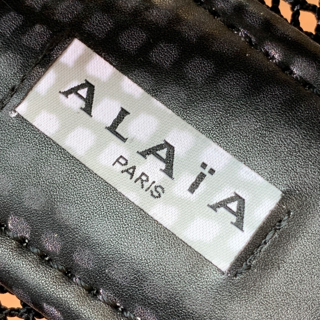 【Alaia】网面芭蕾舞平底鞋。顶级版。超级火，上脚超舒服超美。网面，羊皮垫脚，橡胶底，原版小皮箱。
码