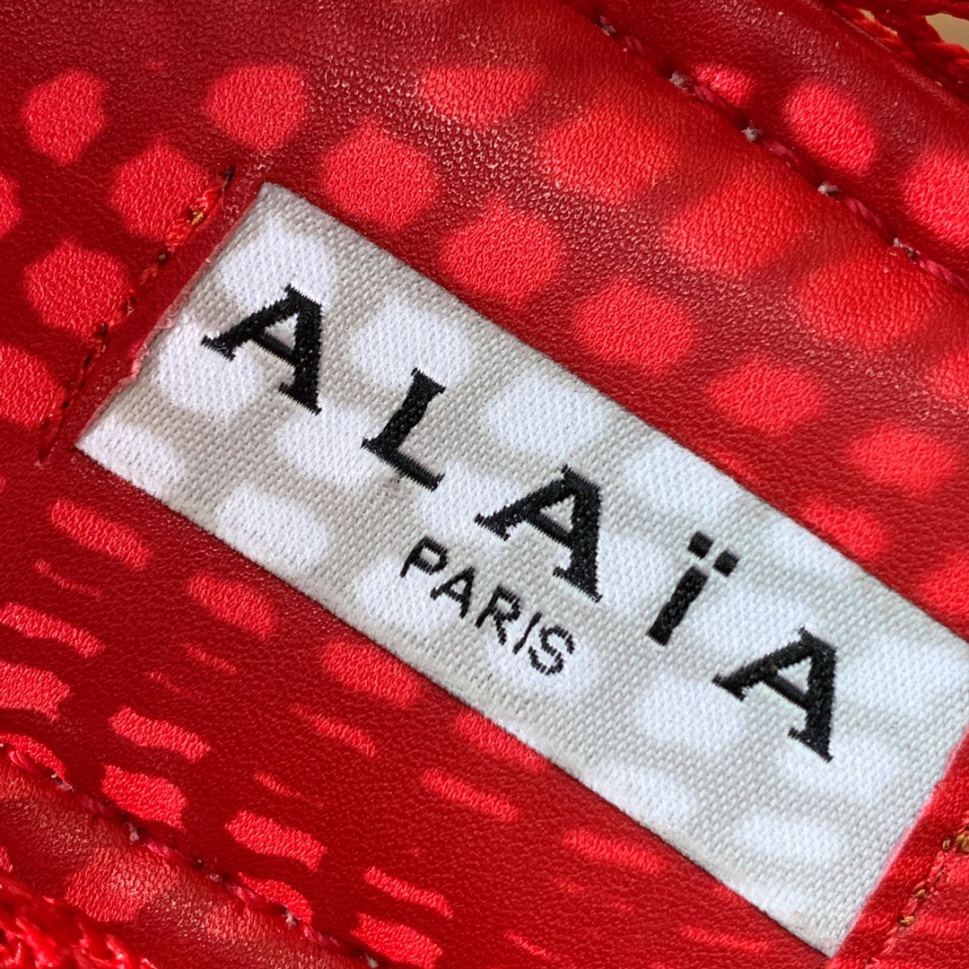 【Alaia】网面芭蕾舞平底鞋。顶级版。超级火，上脚超舒服超美。网面，羊皮垫脚，橡胶底，原版小皮箱。
码