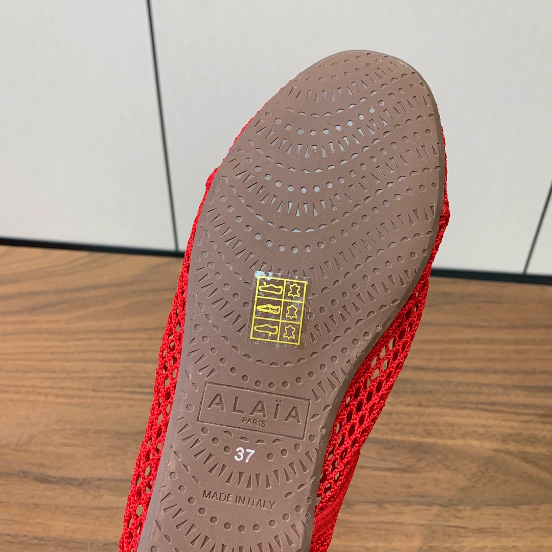 【Alaia】网面芭蕾舞平底鞋。顶级版。超级火，上脚超舒服超美。网面，羊皮垫脚，橡胶底，原版小皮箱。
码