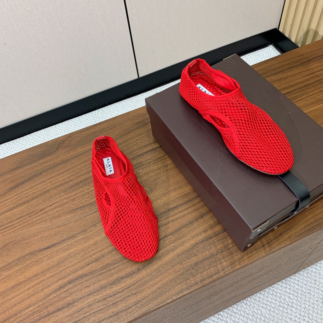 【Alaia】网面芭蕾舞平底鞋。顶级版。超级火，上脚超舒服超美。网面，羊皮垫脚，橡胶底，原版小皮箱。
码