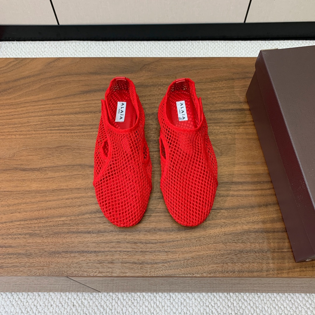 【Alaia】网面芭蕾舞平底鞋。顶级版。超级火，上脚超舒服超美。网面，羊皮垫脚，橡胶底，原版小皮箱。
码