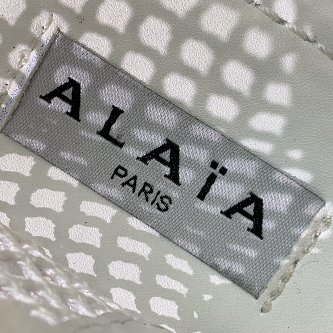 【Alaia】网面芭蕾舞平底鞋。顶级版。超级火，上脚超舒服超美。网面，羊皮垫脚，橡胶底，原版小皮箱。
码