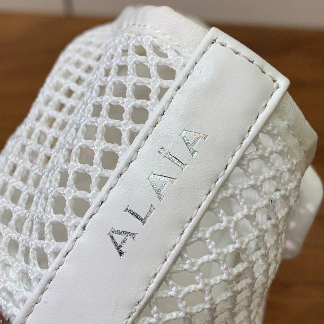 【Alaia】网面芭蕾舞平底鞋。顶级版。超级火，上脚超舒服超美。网面，羊皮垫脚，橡胶底，原版小皮箱。
码