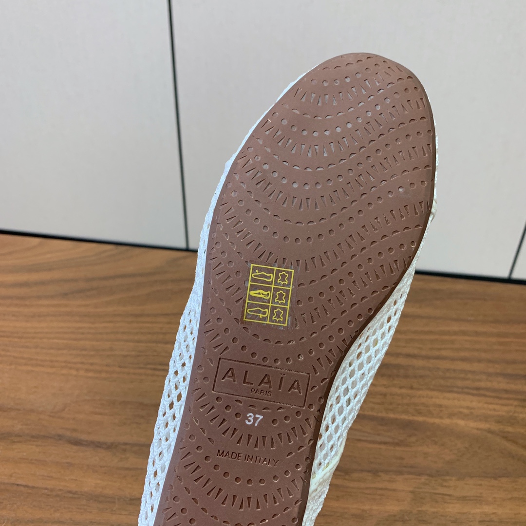 【Alaia】网面芭蕾舞平底鞋。顶级版。超级火，上脚超舒服超美。网面，羊皮垫脚，橡胶底，原版小皮箱。
码