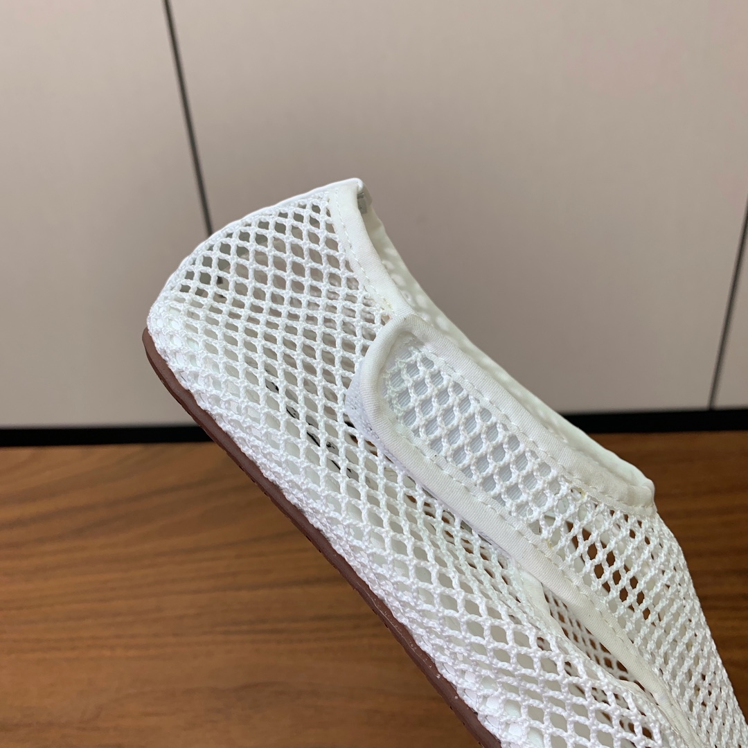 【Alaia】网面芭蕾舞平底鞋。顶级版。超级火，上脚超舒服超美。网面，羊皮垫脚，橡胶底，原版小皮箱。
码