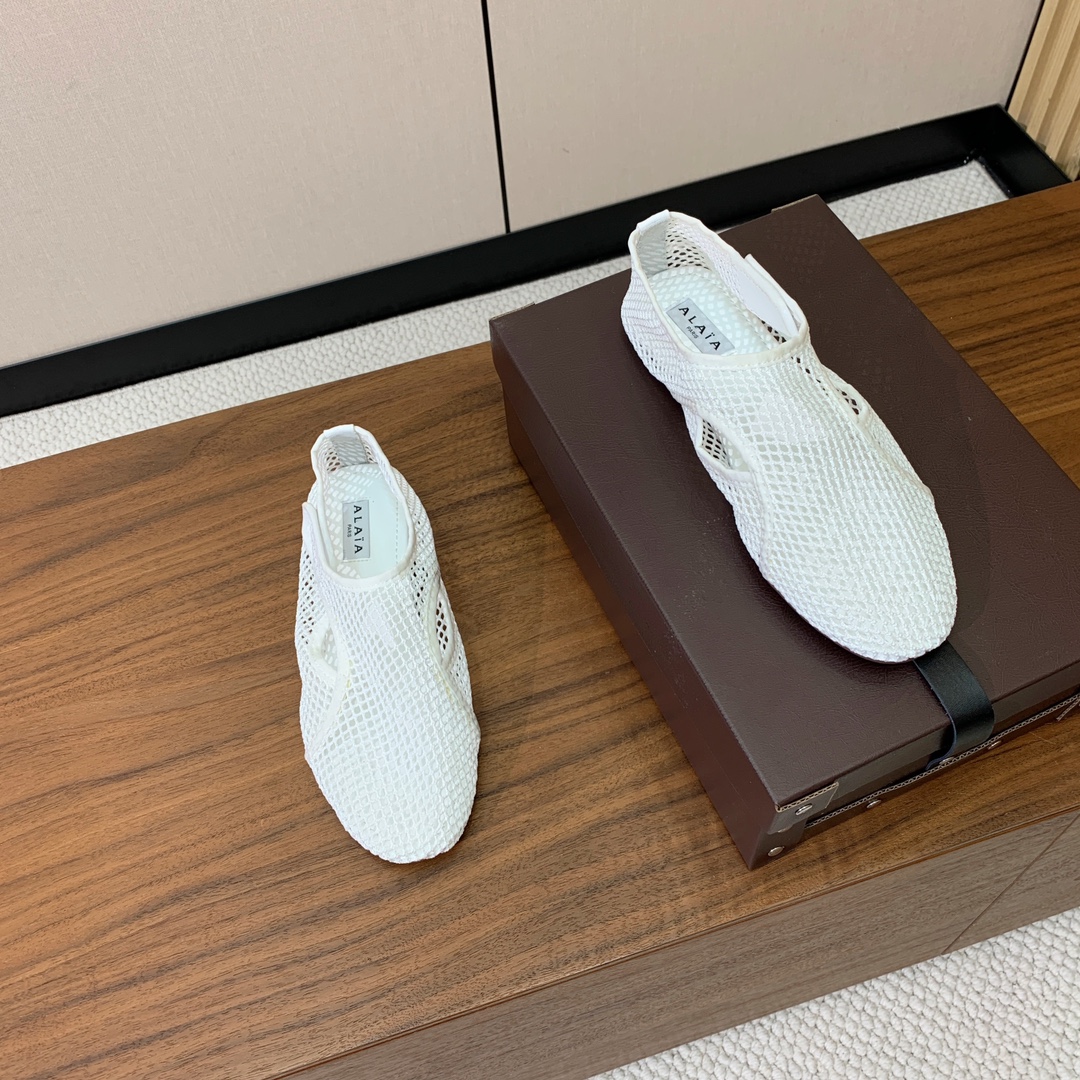 【Alaia】网面芭蕾舞平底鞋。顶级版。超级火，上脚超舒服超美。网面，羊皮垫脚，橡胶底，原版小皮箱。
码