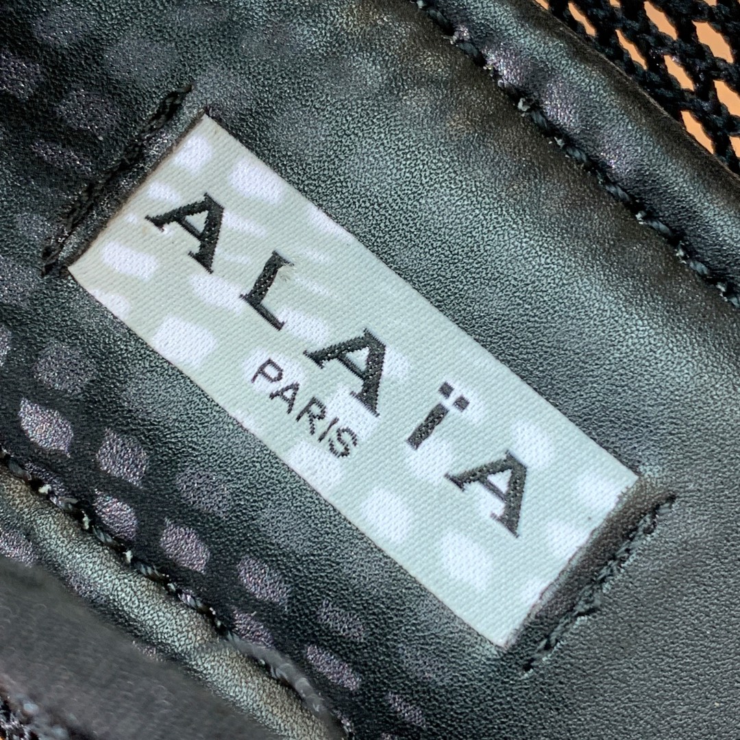 【Alaia】网面芭蕾舞平底鞋。顶级版。超级火，上脚超舒服超美。网面，羊皮垫脚，橡胶底，原版小皮箱。
码