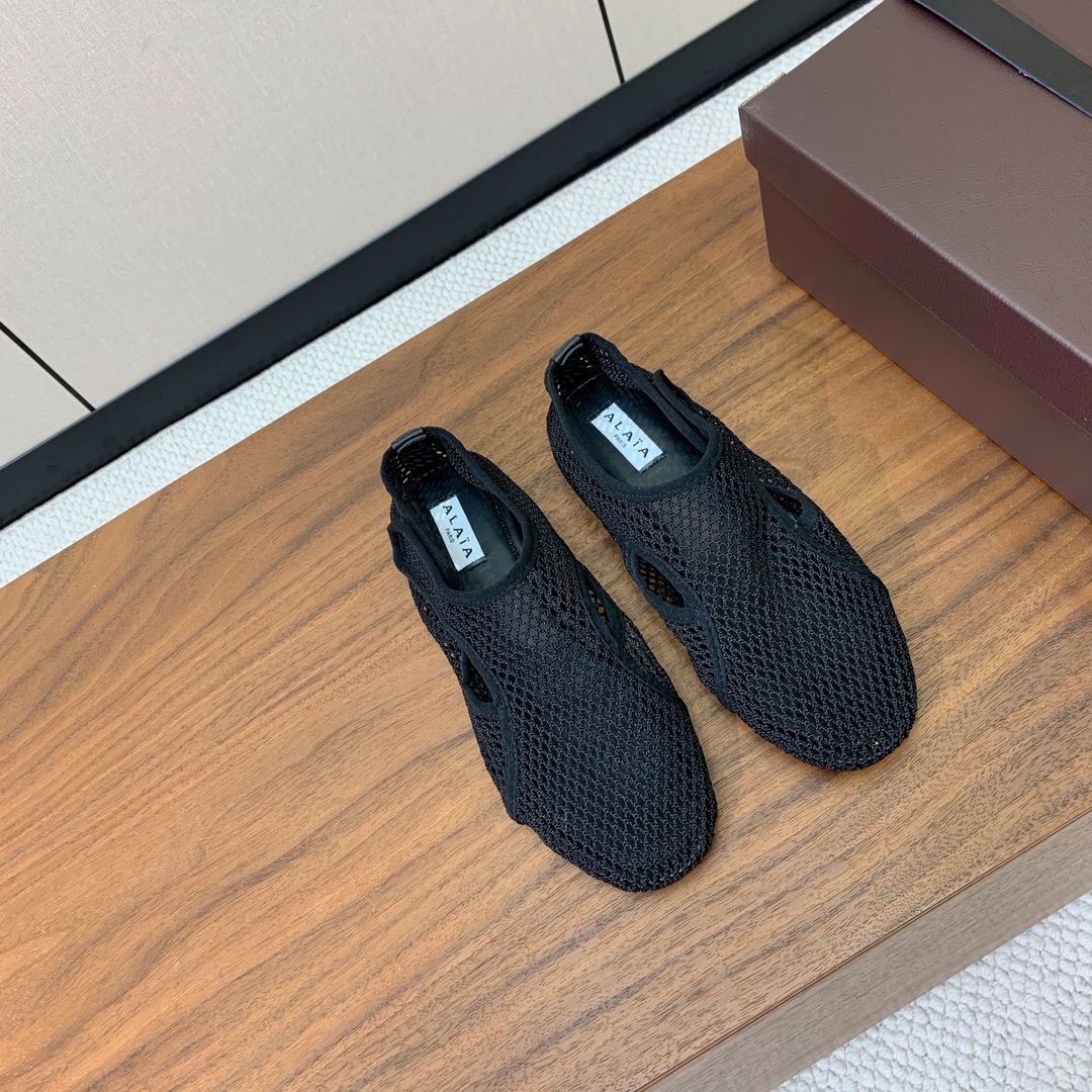 【Alaia】网面芭蕾舞平底鞋。顶级版。超级火，上脚超舒服超美。网面，羊皮垫脚，橡胶底，原版小皮箱。
码