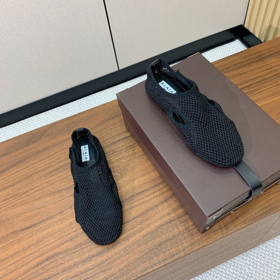 【Alaia】网面芭蕾舞平底鞋。顶级版。超级火，上脚超舒服超美。网面，羊皮垫脚，橡胶底，原版小皮箱。
码