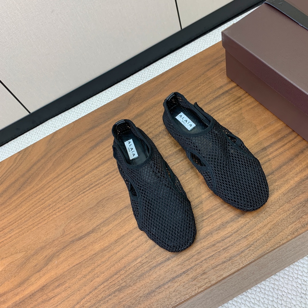 【Alaia】网面芭蕾舞平底鞋。顶级版。超级火，上脚超舒服超美。网面，羊皮垫脚，橡胶底，原版小皮箱。
码
