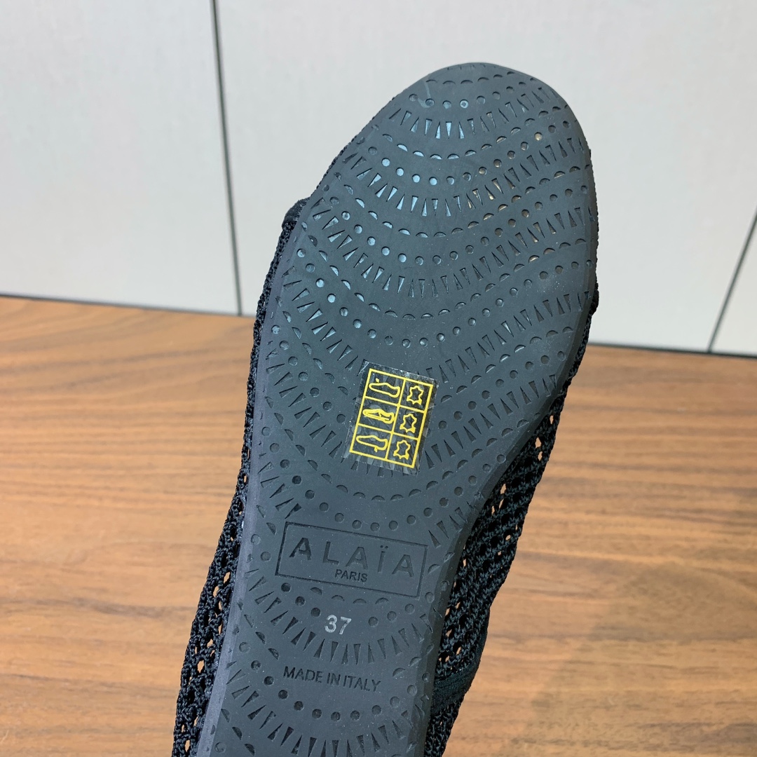 【Alaia】网面芭蕾舞平底鞋。顶级版。超级火，上脚超舒服超美。网面，羊皮垫脚，橡胶底，原版小皮箱。
码