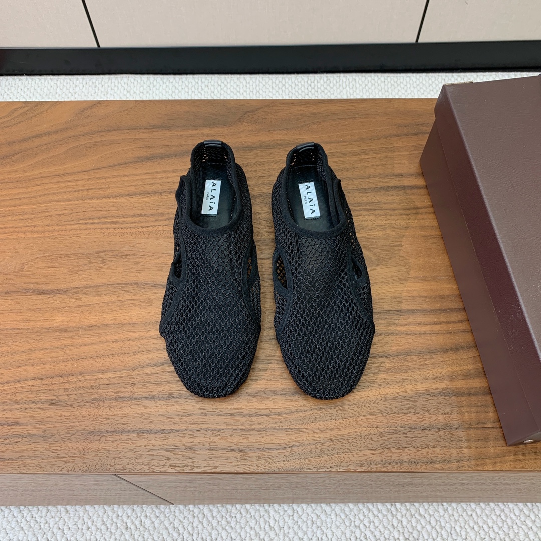 【Alaia】网面芭蕾舞平底鞋。顶级版。超级火，上脚超舒服超美。网面，羊皮垫脚，橡胶底，原版小皮箱。
码