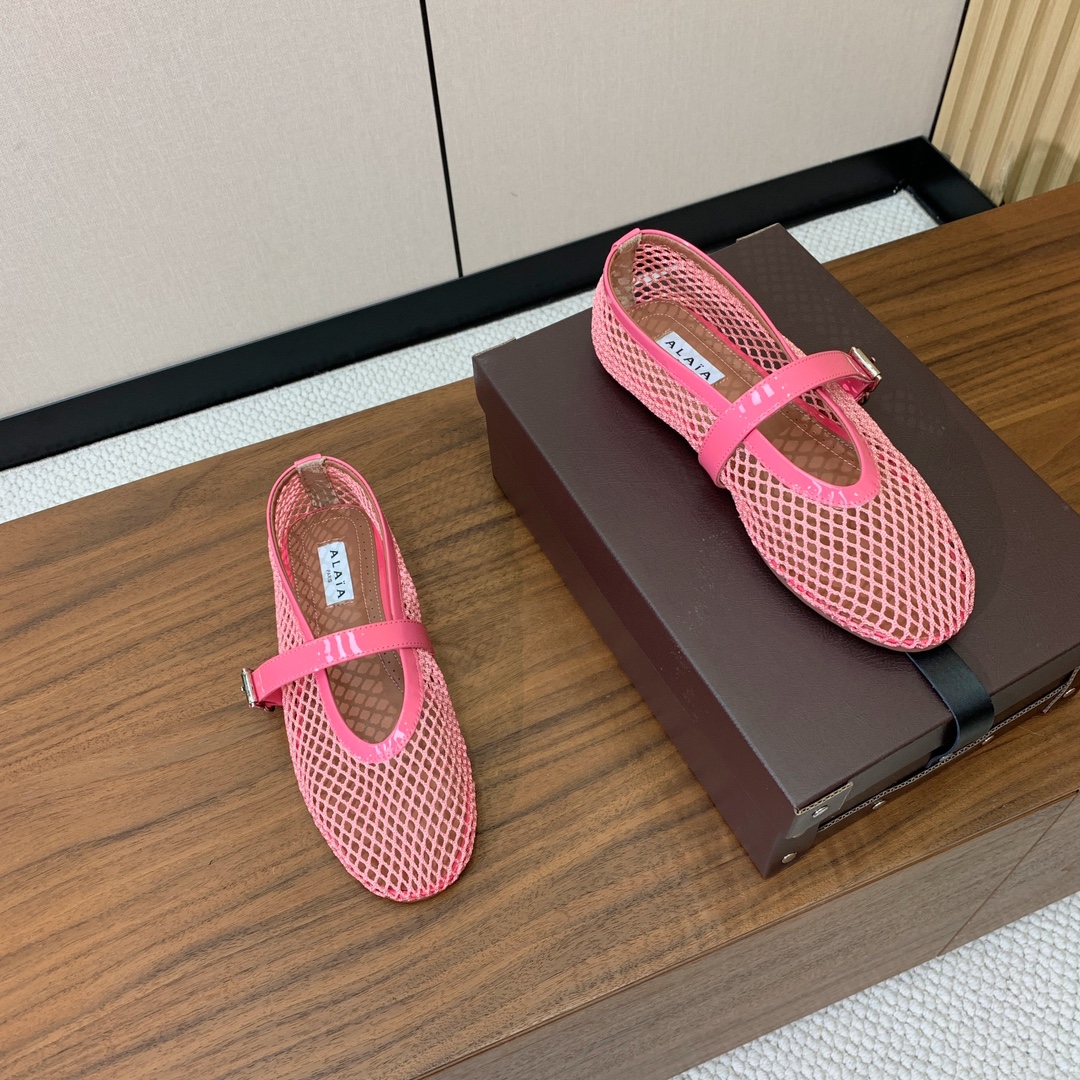 【Alaia】网面芭蕾舞平底鞋。顶级版。超级火，上脚超舒服超美。网面，羊皮垫脚，橡胶底，原版小皮箱。
码