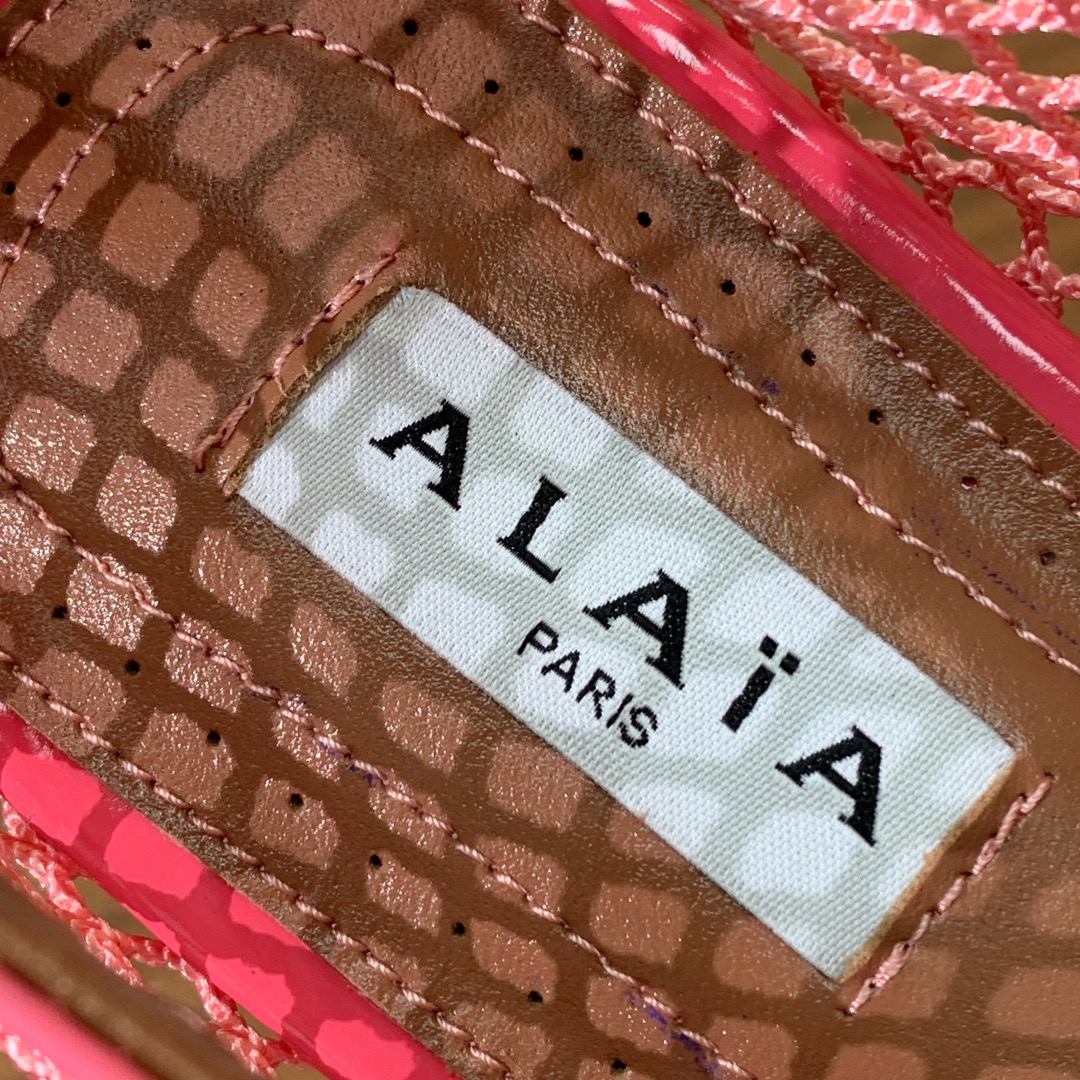 【Alaia】网面芭蕾舞平底鞋。顶级版。超级火，上脚超舒服超美。网面，羊皮垫脚，橡胶底，原版小皮箱。
码