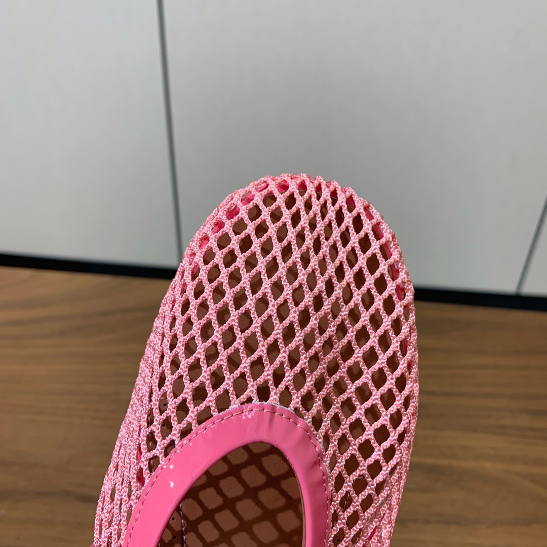 【Alaia】网面芭蕾舞平底鞋。顶级版。超级火，上脚超舒服超美。网面，羊皮垫脚，橡胶底，原版小皮箱。
码