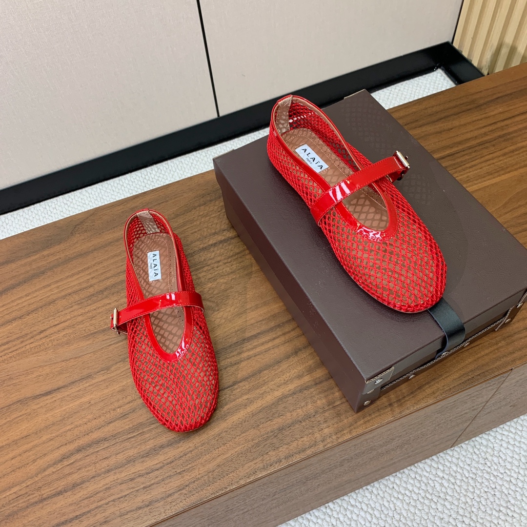 【Alaia】网面芭蕾舞平底鞋。顶级版。超级火，上脚超舒服超美。网面，羊皮垫脚，橡胶底，原版小皮箱。
码