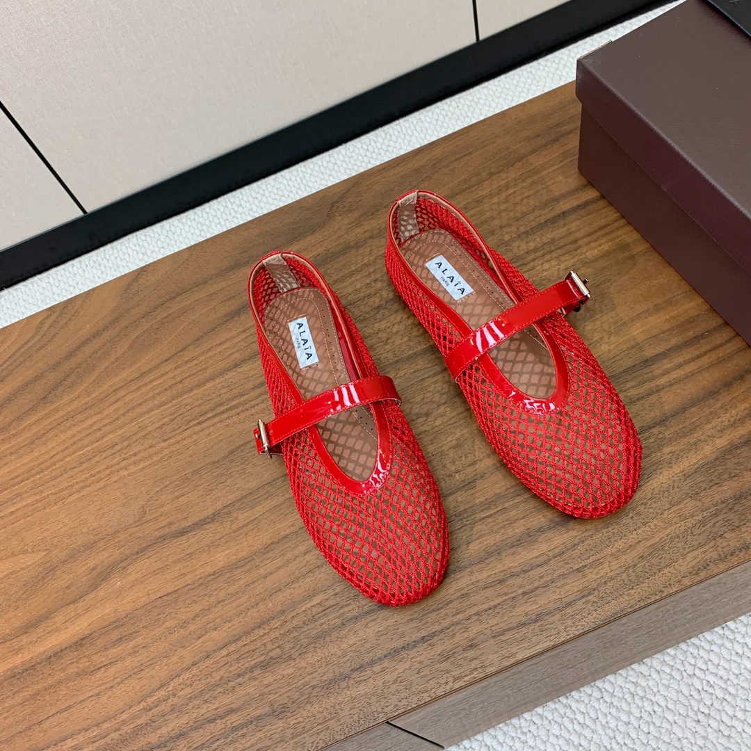 【Alaia】网面芭蕾舞平底鞋。顶级版。超级火，上脚超舒服超美。网面，羊皮垫脚，橡胶底，原版小皮箱。
码