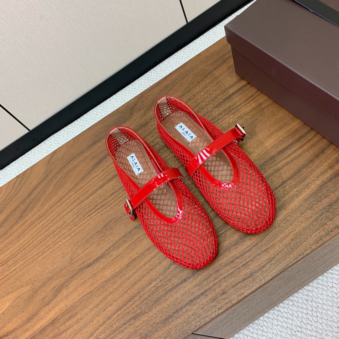 【Alaia】网面芭蕾舞平底鞋。顶级版。超级火，上脚超舒服超美。网面，羊皮垫脚，橡胶底，原版小皮箱。
码