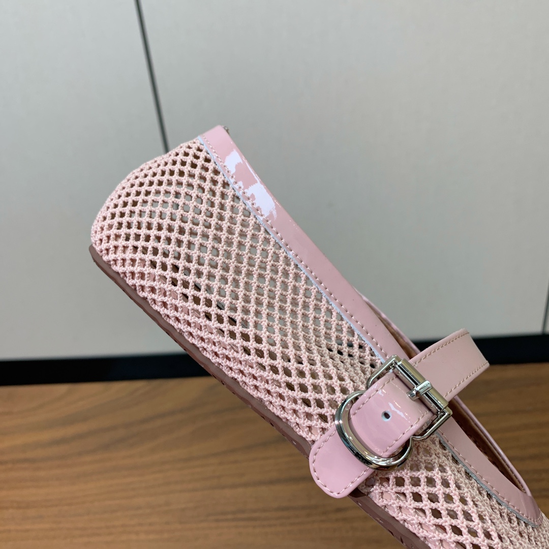 【Alaia】网面芭蕾舞平底鞋。顶级版。超级火，上脚超舒服超美。网面，羊皮垫脚，橡胶底，原版小皮箱。
码