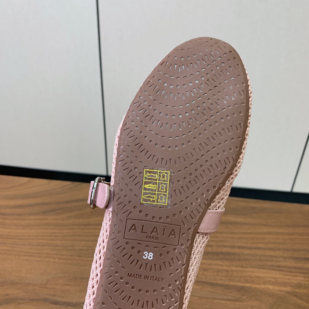 【Alaia】网面芭蕾舞平底鞋。顶级版。超级火，上脚超舒服超美。网面，羊皮垫脚，橡胶底，原版小皮箱。
码