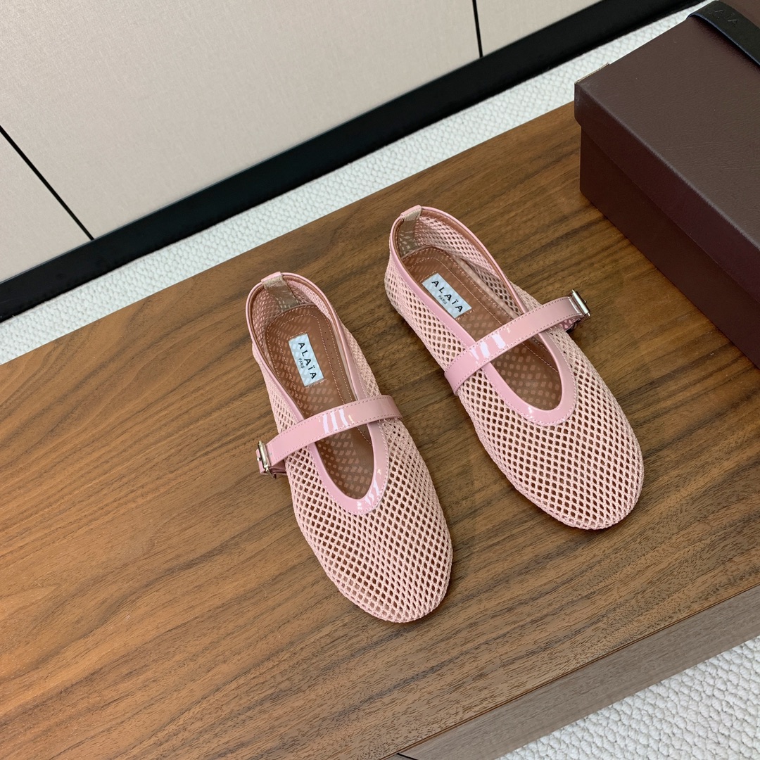 【Alaia】网面芭蕾舞平底鞋。顶级版。超级火，上脚超舒服超美。网面，羊皮垫脚，橡胶底，原版小皮箱。
码
