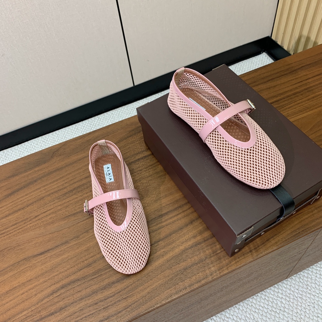 【Alaia】网面芭蕾舞平底鞋。顶级版。超级火，上脚超舒服超美。网面，羊皮垫脚，橡胶底，原版小皮箱。
码