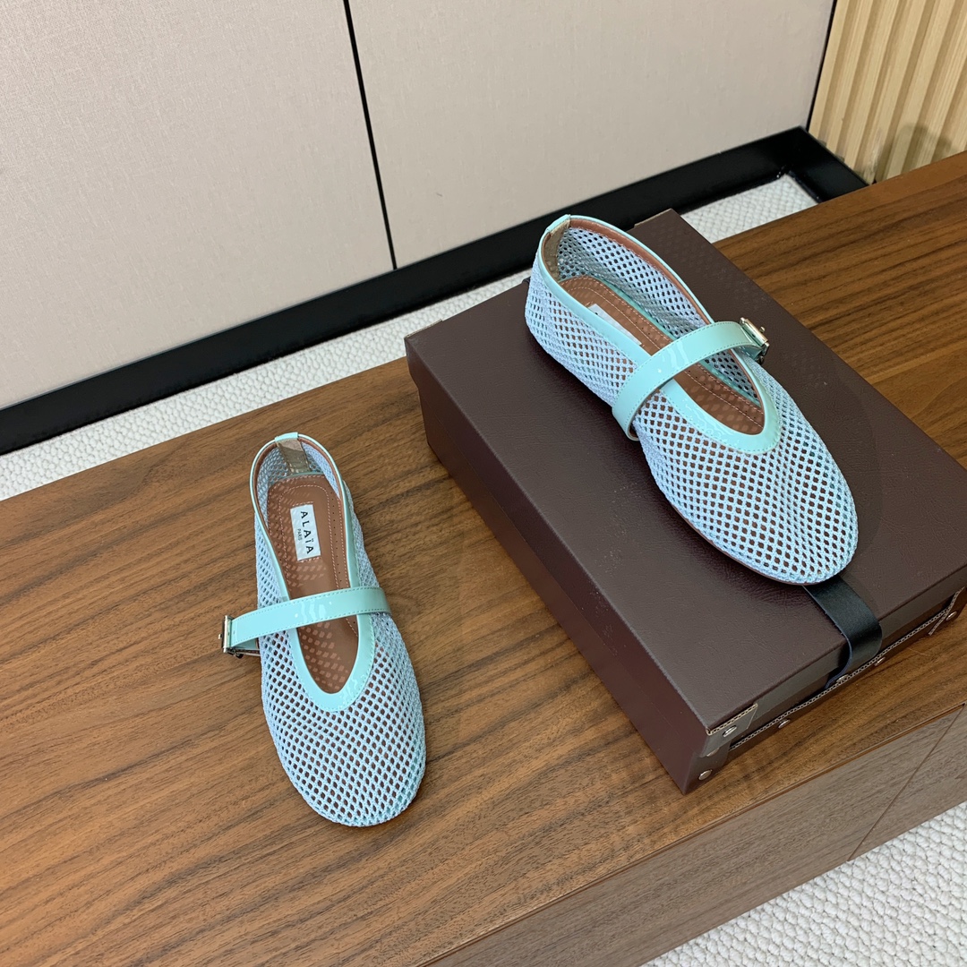 【Alaia】网面芭蕾舞平底鞋。顶级版。超级火，上脚超舒服超美。网面，羊皮垫脚，橡胶底，原版小皮箱。
码