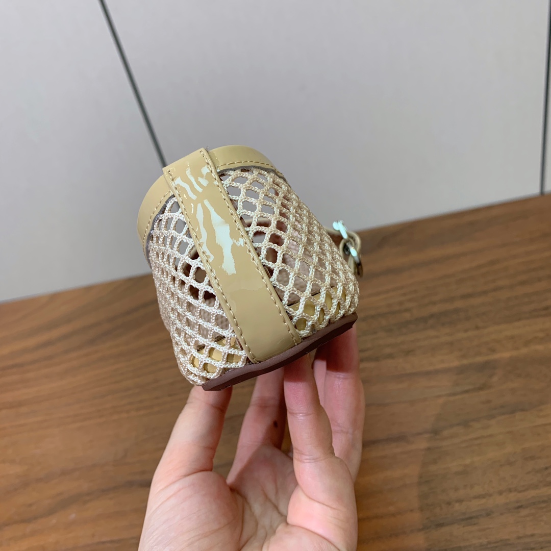 【Alaia】网面芭蕾舞平底鞋。顶级版。超级火，上脚超舒服超美。网面，羊皮垫脚，橡胶底，原版小皮箱。
码