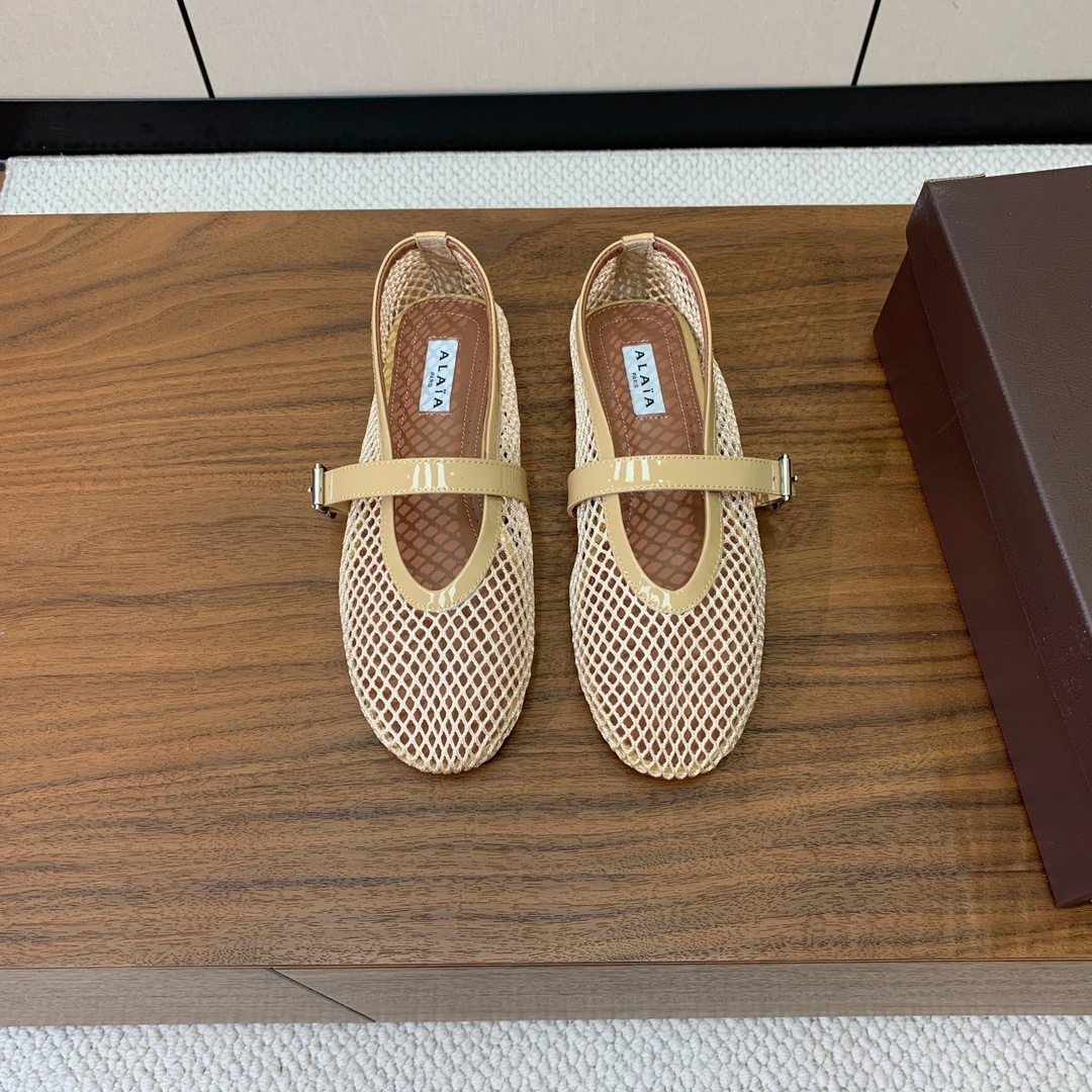 【Alaia】网面芭蕾舞平底鞋。顶级版。超级火，上脚超舒服超美。网面，羊皮垫脚，橡胶底，原版小皮箱。
码