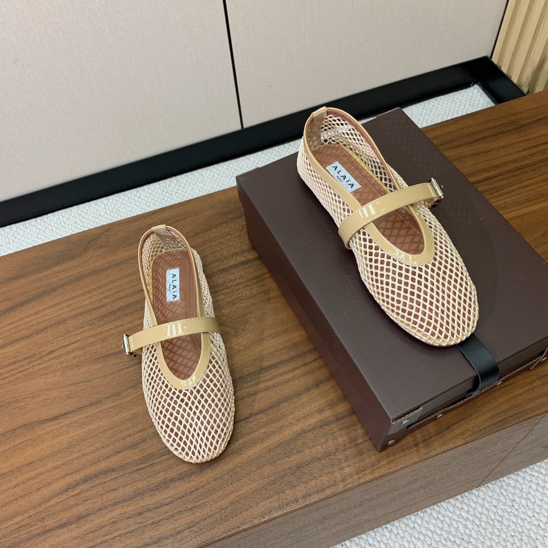 【Alaia】网面芭蕾舞平底鞋。顶级版。超级火，上脚超舒服超美。网面，羊皮垫脚，橡胶底，原版小皮箱。
码