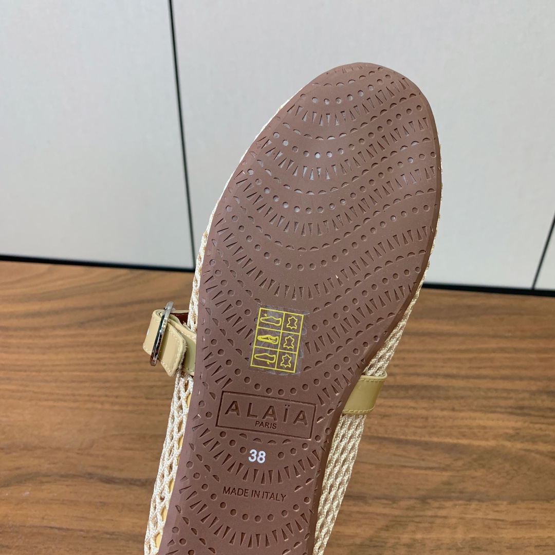【Alaia】网面芭蕾舞平底鞋。顶级版。超级火，上脚超舒服超美。网面，羊皮垫脚，橡胶底，原版小皮箱。
码