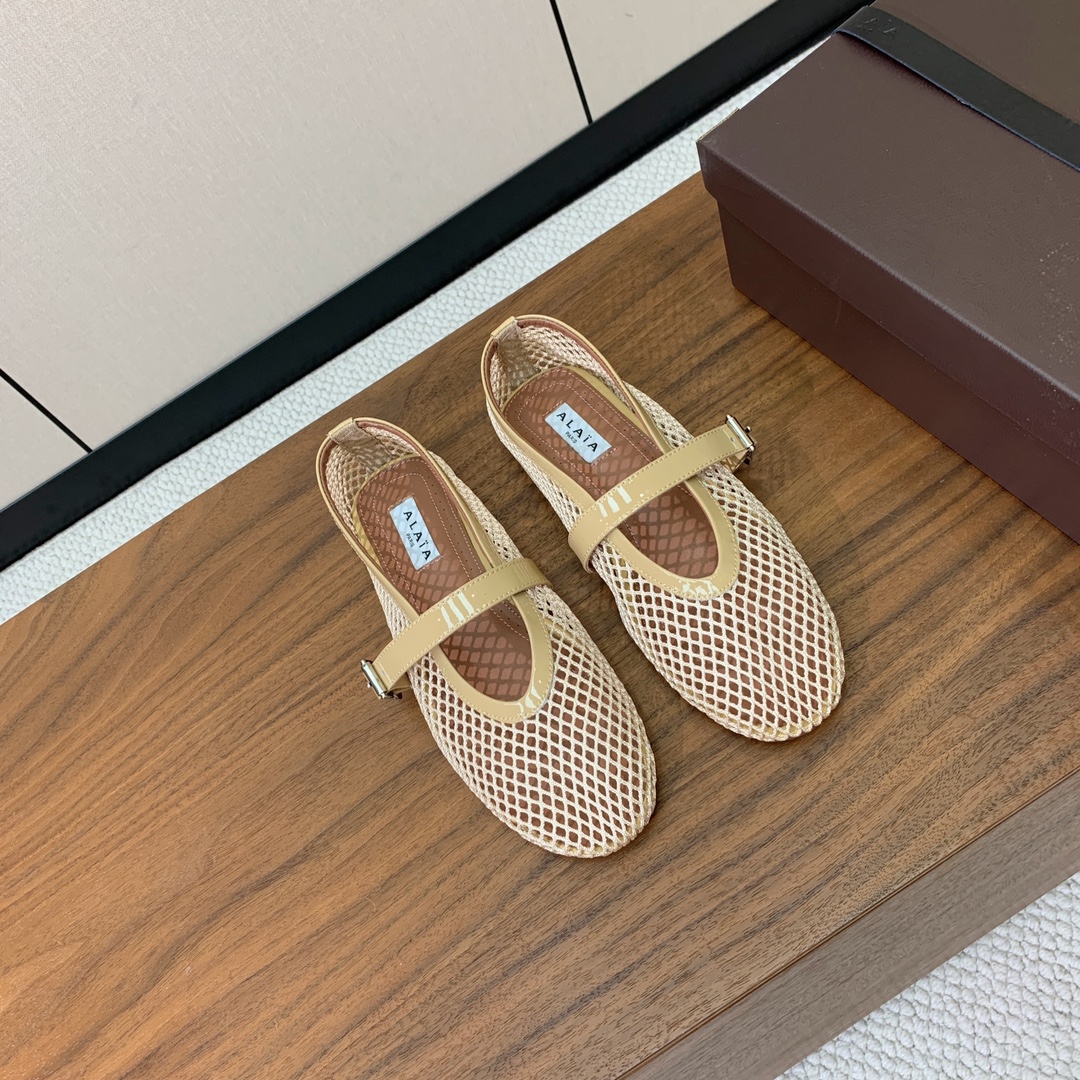 【Alaia】网面芭蕾舞平底鞋。顶级版。超级火，上脚超舒服超美。网面，羊皮垫脚，橡胶底，原版小皮箱。
码