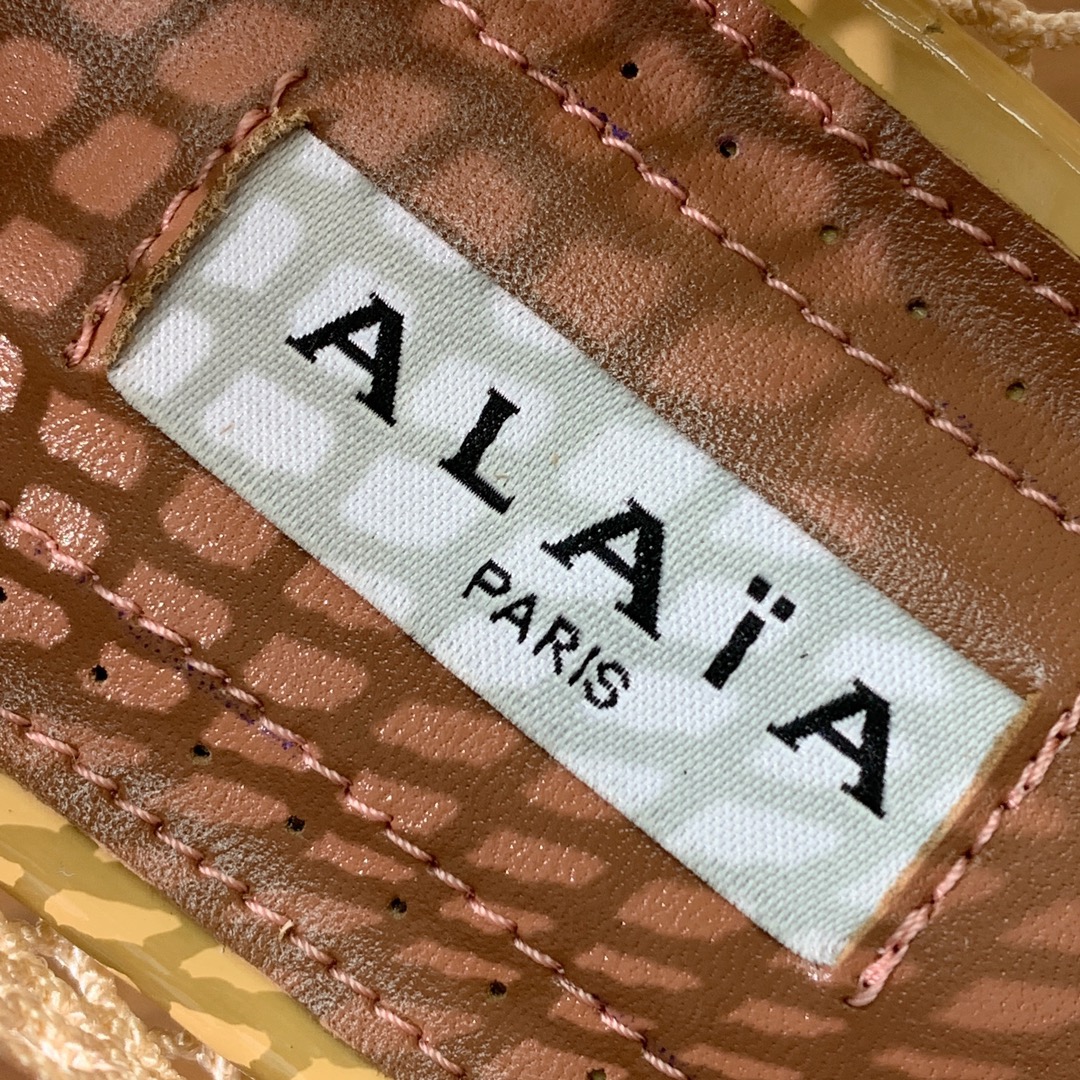 【Alaia】网面芭蕾舞平底鞋。顶级版。超级火，上脚超舒服超美。网面，羊皮垫脚，橡胶底，原版小皮箱。
码