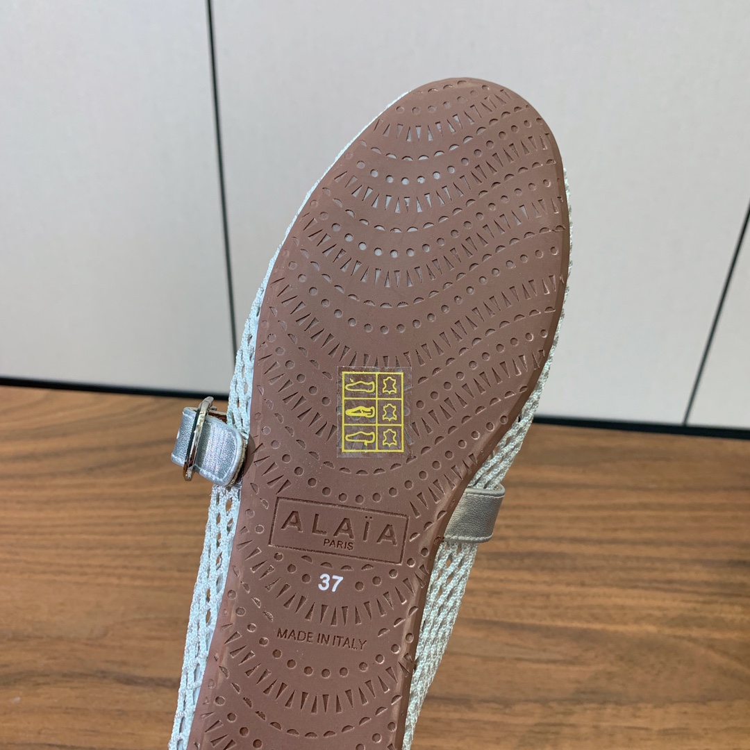 【Alaia】网面芭蕾舞平底鞋。顶级版。超级火，上脚超舒服超美。网面，羊皮垫脚，橡胶底，原版小皮箱。
码