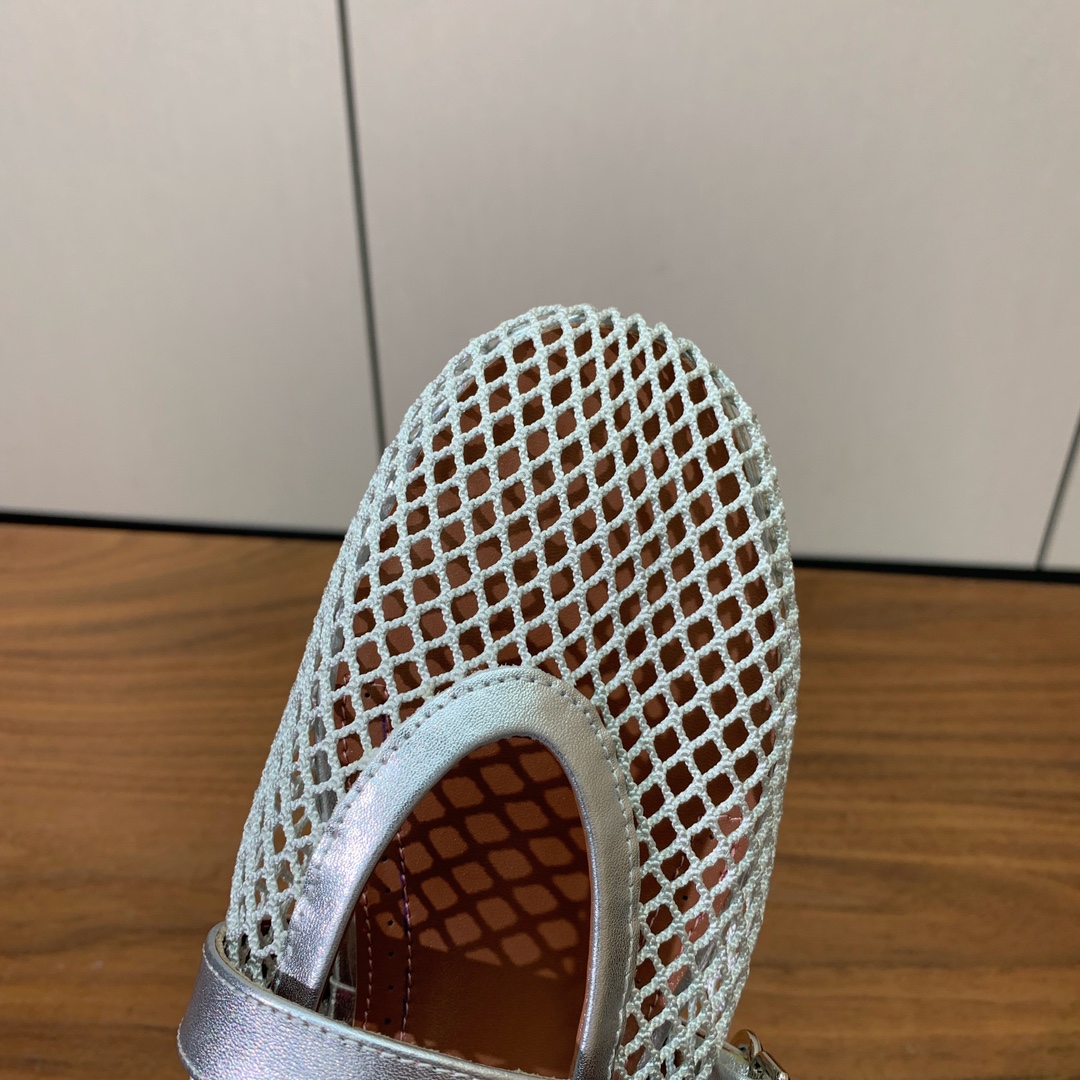 【Alaia】网面芭蕾舞平底鞋。顶级版。超级火，上脚超舒服超美。网面，羊皮垫脚，橡胶底，原版小皮箱。
码