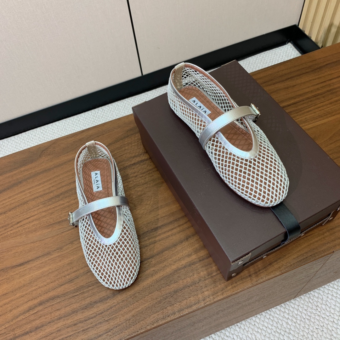 【Alaia】网面芭蕾舞平底鞋。顶级版。超级火，上脚超舒服超美。网面，羊皮垫脚，橡胶底，原版小皮箱。
码