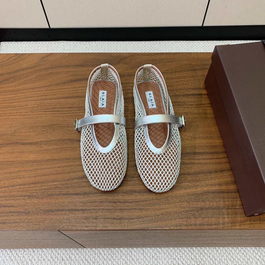 【Alaia】网面芭蕾舞平底鞋。顶级版。超级火，上脚超舒服超美。网面，羊皮垫脚，橡胶底，原版小皮箱。
码