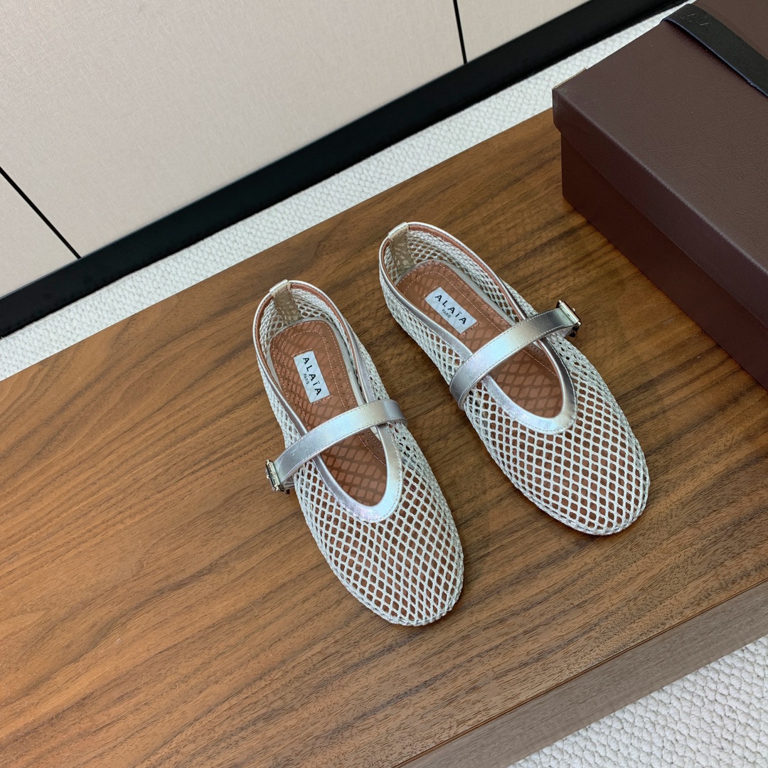 【Alaia】网面芭蕾舞平底鞋。顶级版。超级火，上脚超舒服超美。网面，羊皮垫脚，橡胶底，原版小皮箱。
码