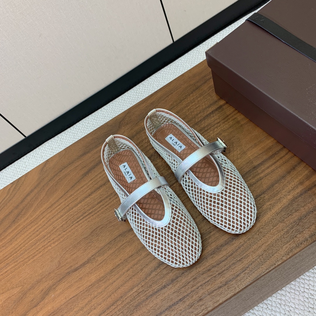 【Alaia】网面芭蕾舞平底鞋。顶级版。超级火，上脚超舒服超美。网面，羊皮垫脚，橡胶底，原版小皮箱。
码