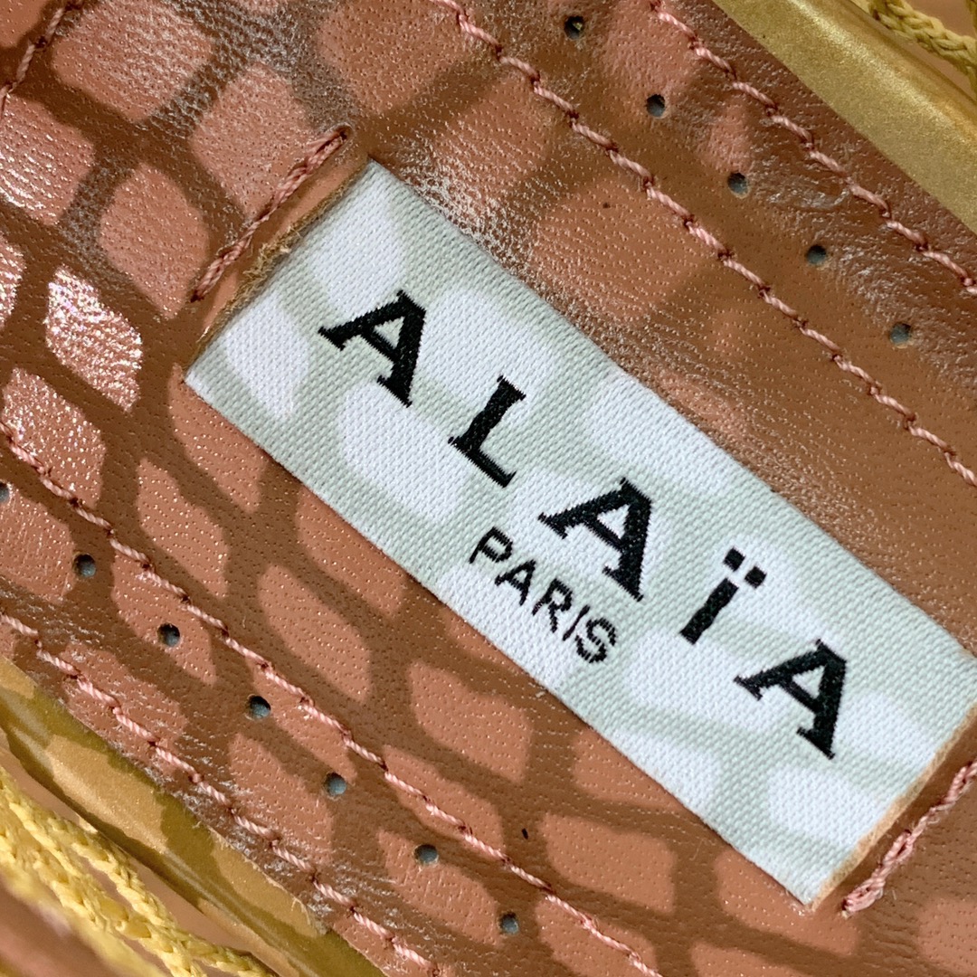【Alaia】网面芭蕾舞平底鞋。顶级版。超级火，上脚超舒服超美。网面，羊皮垫脚，橡胶底，原版小皮箱。
码