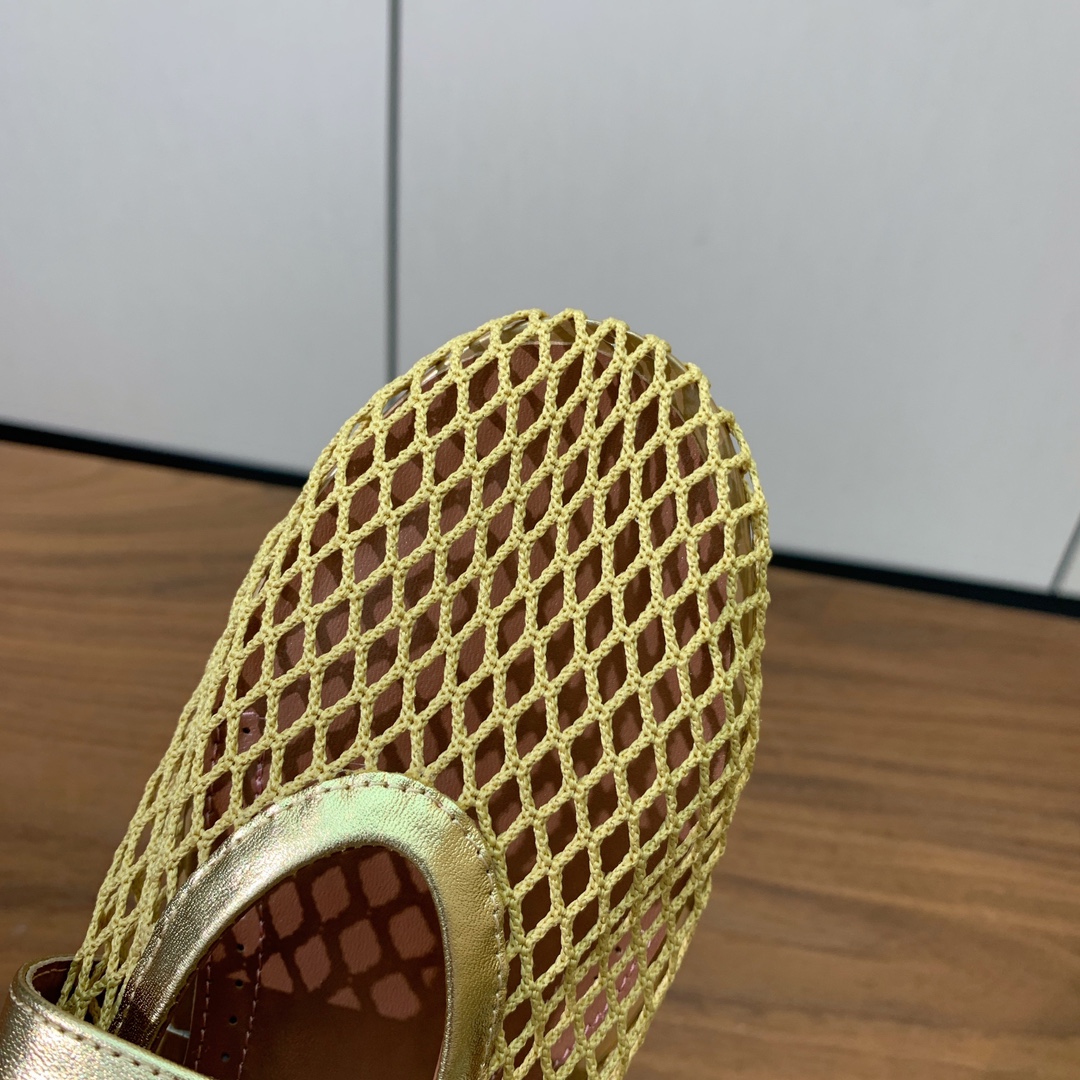 【Alaia】网面芭蕾舞平底鞋。顶级版。超级火，上脚超舒服超美。网面，羊皮垫脚，橡胶底，原版小皮箱。
码
