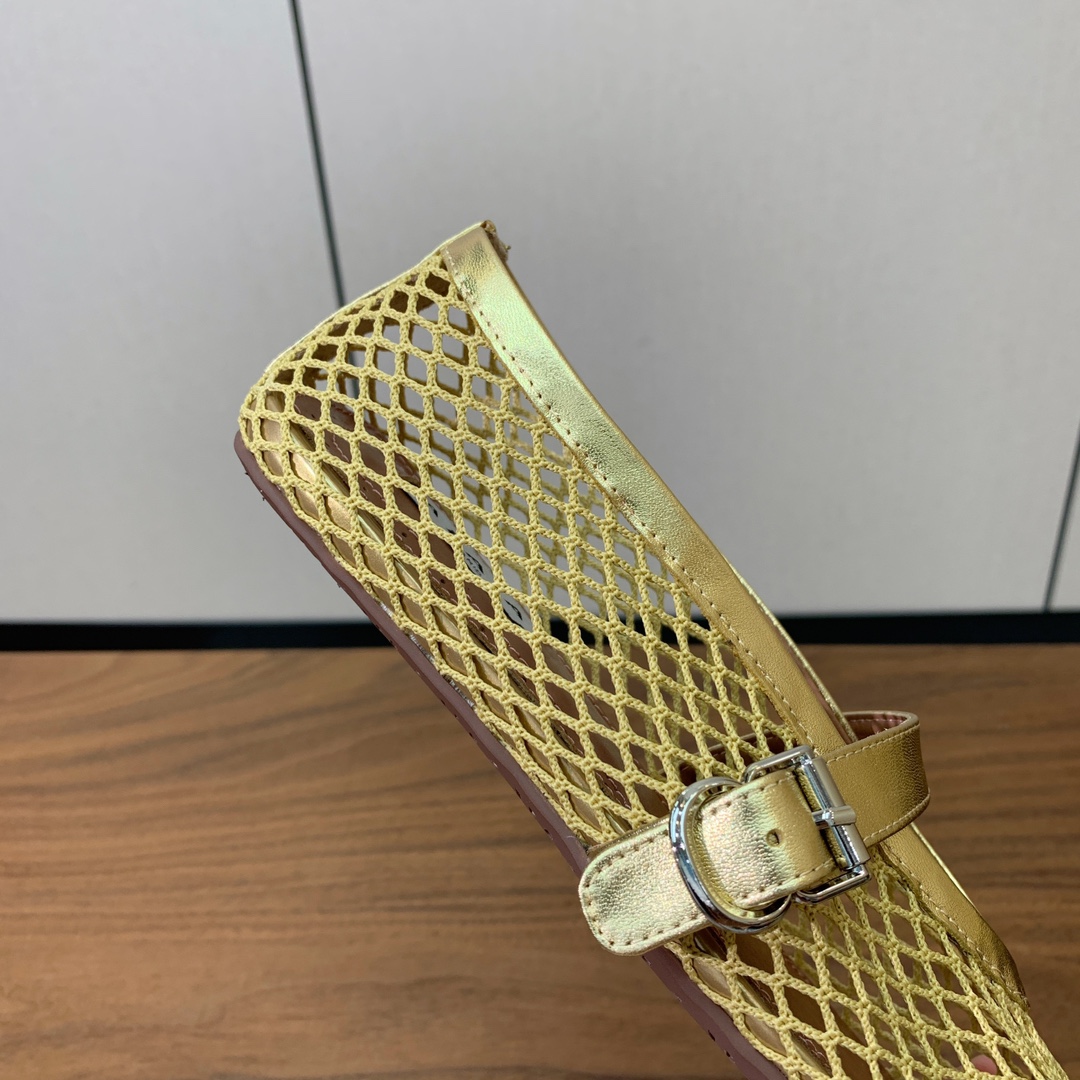 【Alaia】网面芭蕾舞平底鞋。顶级版。超级火，上脚超舒服超美。网面，羊皮垫脚，橡胶底，原版小皮箱。
码