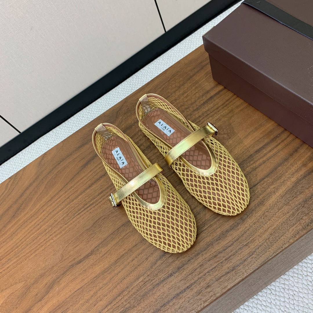 【Alaia】网面芭蕾舞平底鞋。顶级版。超级火，上脚超舒服超美。网面，羊皮垫脚，橡胶底，原版小皮箱。
码
